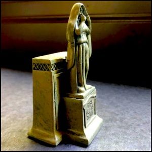 "RISE ALL YE DEAD" Grave Stone, Haunted House Decoration (plastic)